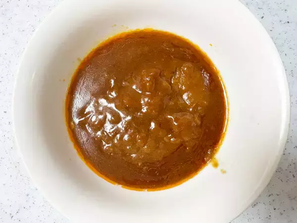 「レトルトカレーの意外なアレンジ法　材料2つをレンジで温めるだけで「コク深い」「食べ応え抜群！」」の画像
