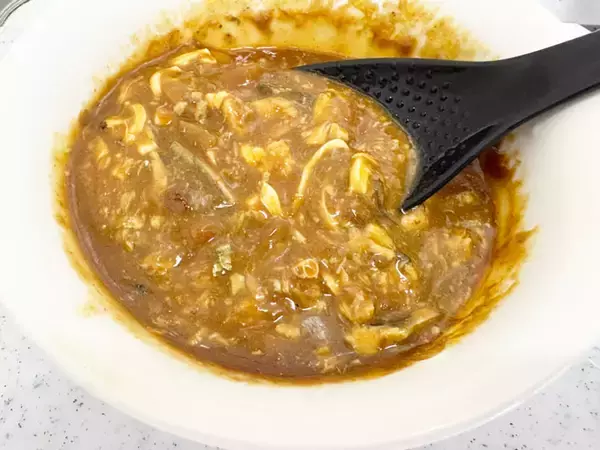「レトルトカレーの意外なアレンジ法　材料2つをレンジで温めるだけで「コク深い」「食べ応え抜群！」」の画像