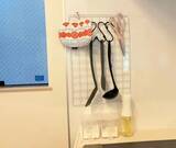 「100均ワイヤーネットを壁に貼っただけ　収納不足だった家が「広々と使えた！」」の画像3