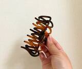 「棚に『ヘアクリップ』を挟むと…　収納の裏ワザに「身支度がスムーズ」」の画像3