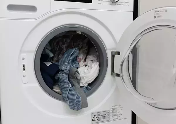 「梅雨前にやって！　洗濯槽を清潔に保つ3つのコツ【洗濯のプロ監修】」の画像