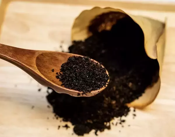 「捨てるなんてもったいない！　コーヒーかすの再利用術に「知らなかった」」の画像