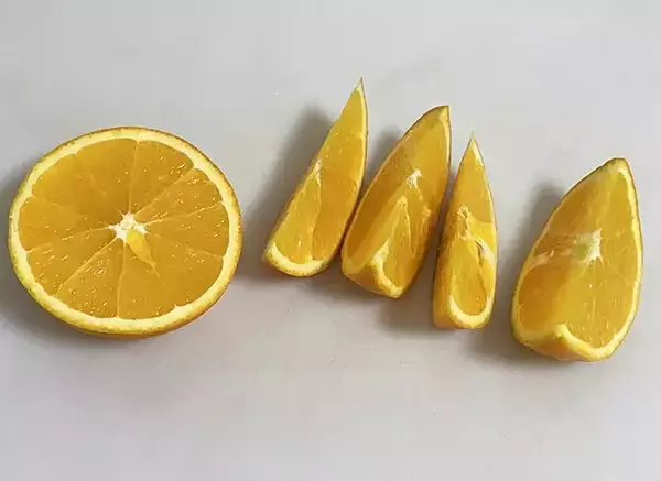 「ちまちま切るのはもうやめた！　オレンジがパカッと開く切り方がこちら」の画像
