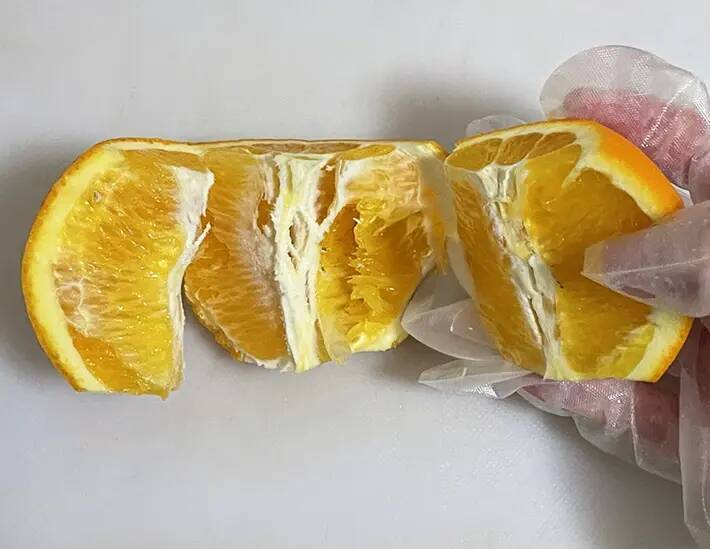 ちまちま切るのはもうやめた！　オレンジがパカッと開く切り方がこちら