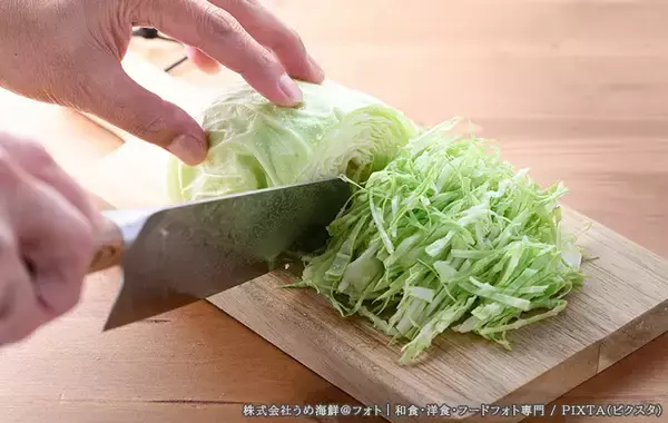 「キャベツの外葉や芯を捨ててない？　１玉を無駄なく食べきる『プロの使い分け』」の画像