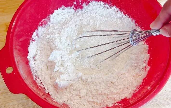その発想はなかった！　ホットケーキとハムエッグを一気に作る『時短レシピ』