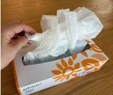「ティッシュの空き箱にビニール袋を連結させると…　ティッシュみたいに取り出せる収納に「試して感動」」の画像4