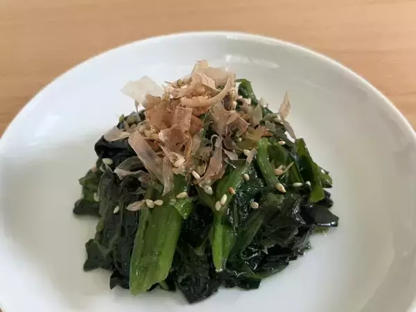 ほうれん草のおひたしが『主役級』においしくなる！　味付けに使ったのは…
