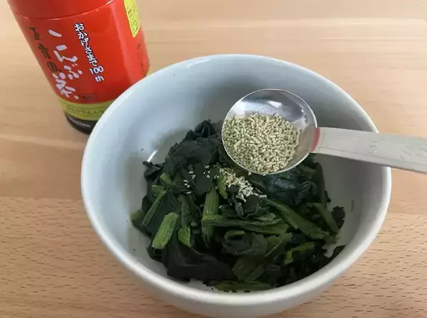 「ほうれん草のおひたしが『主役級』においしくなる！　味付けに使ったのは…」の画像