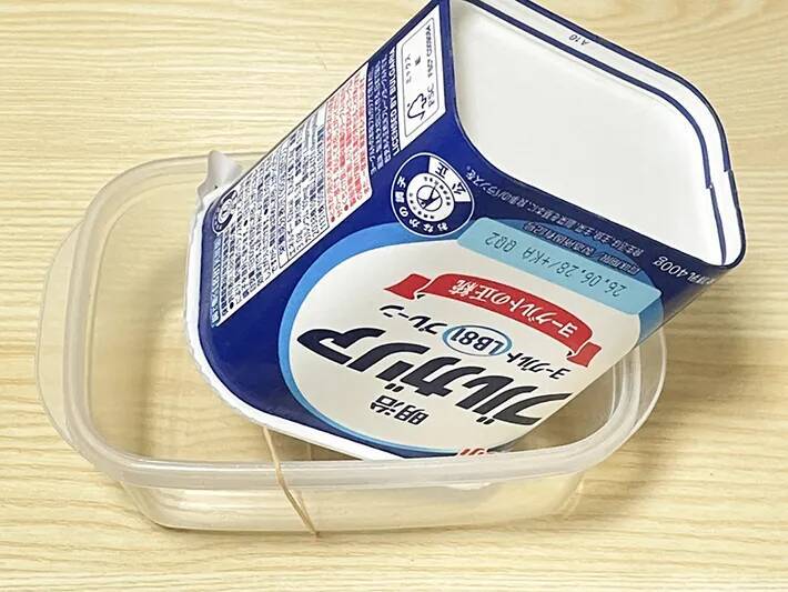 ヨーグルトの中蓋に『竹串』を刺す　6時間ひっくり返すと…？