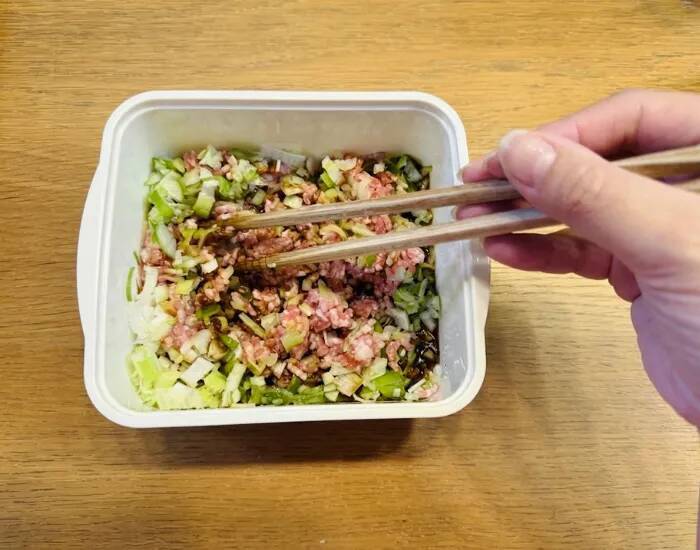 「豆腐とひき肉を入れて6分」　電子レンジで加熱して完成したモノが？