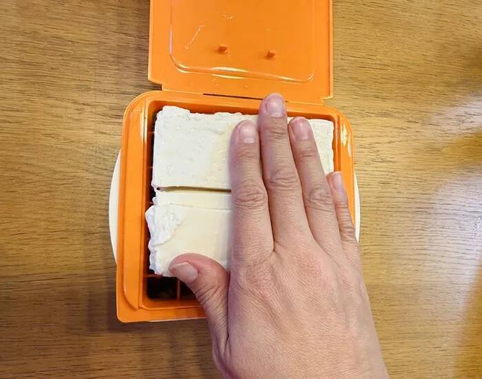 「豆腐とひき肉を入れて6分」　電子レンジで加熱して完成したモノが？