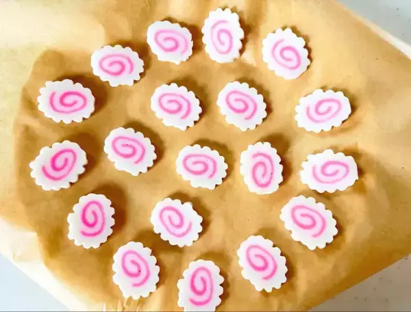 「材料はたった1つ！　レンチン3分で完成“なると”料理【レシピ】」の画像