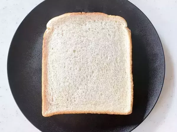 食パンに『2分の1株』のせて焼く　簡単トーストが「朝食にピッタリ」「子供も喜ぶ」