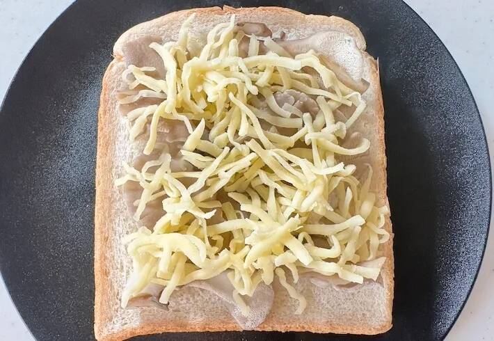 食パンに『2分の1株』のせて焼く　簡単トーストが「朝食にピッタリ」「子供も喜ぶ」