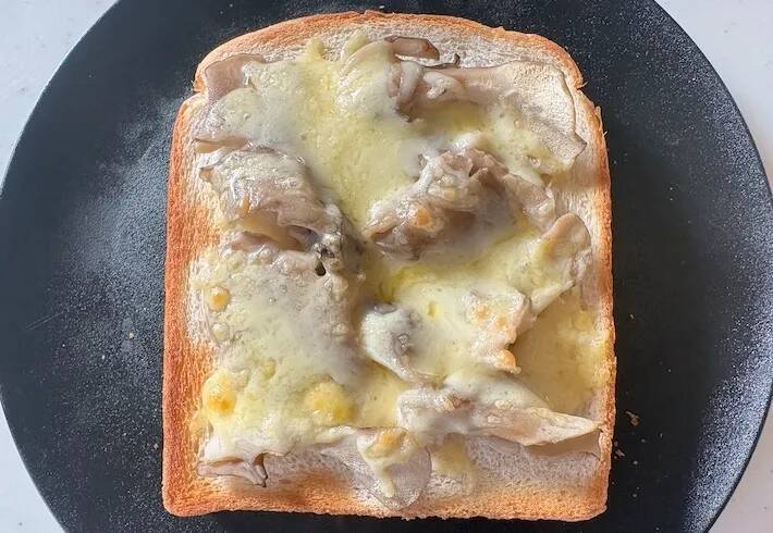 食パンに『2分の1株』のせて焼く　簡単トーストが「朝食にピッタリ」「子供も喜ぶ」