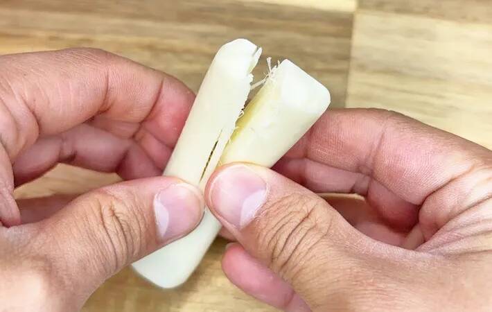 ポテコの穴に『さけるチーズ』を詰めて…　できたものに「奇跡の組み合わせ」「クセになる！」