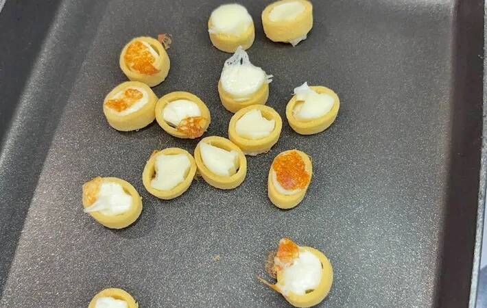 ポテコの穴に『さけるチーズ』を詰めて…　できたものに「奇跡の組み合わせ」「クセになる！」