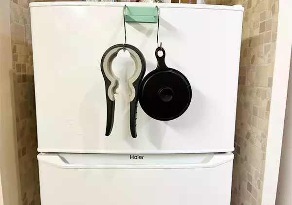 「傘立てですが、傘には使いません　キッチン収納で役立つ裏ワザに「その手があったか」」の画像