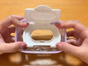 セリア『推し活ポーチ』を両面カット！　荷物がすっきりする意外な活用法が、こちら