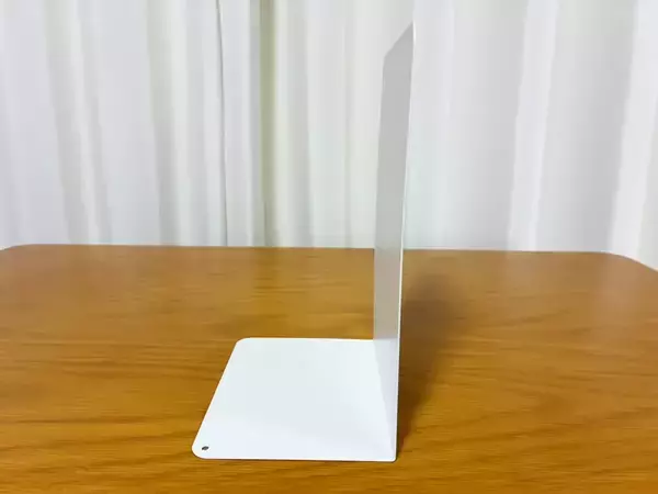 ブックエンドの『短い面』を差し込んでみて！　玄関の小物が片づく収納ワザが、こちら