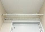 「つっぱり棒を『トイレ上部』に設置するのが妙案　3分で市販に負けないラックを作る方法」の画像7