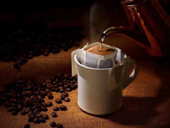 ドリップコーヒー、お湯の注ぎ方の『正解』が出た！　プロが教える“おいしい淹れ方”は