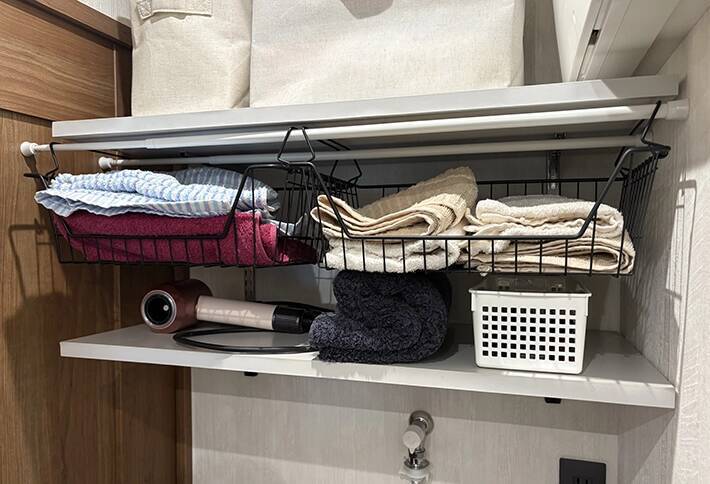 不器用な人でも3分で作れた！　収納スペースを増やすアイディアで洗面所がスッキリ【100均】