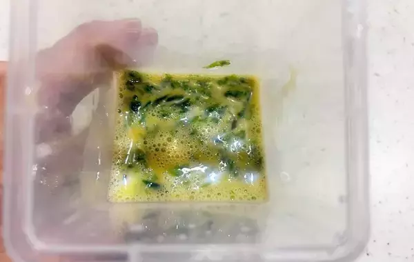 「ダイソーで見つけた『四角いアイテム』　使い道に「もう巻かなくていい」【キッチングッズ】」の画像