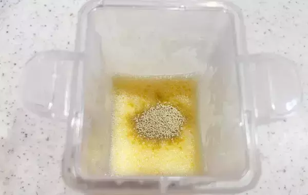 「ダイソーで見つけた『四角いアイテム』　使い道に「もう巻かなくていい」【キッチングッズ】」の画像