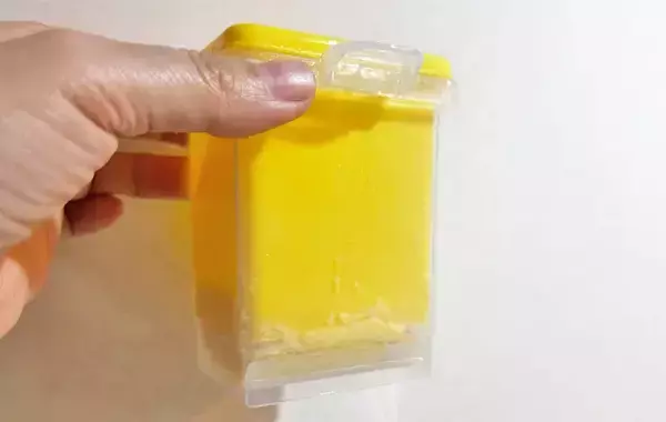 「ダイソーで見つけた『四角いアイテム』　使い道に「もう巻かなくていい」【キッチングッズ】」の画像