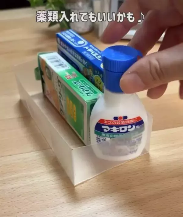 「クリアファイルを半分に切って折ると？　完成したモノに「便利すぎ」「試したい」」の画像