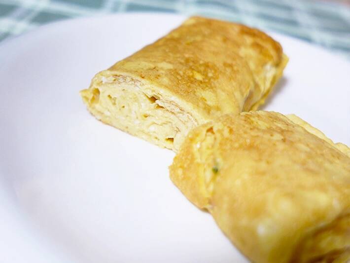 『うどんスープ』はお湯に溶かすだけじゃない！　卵に混ぜて焼いた結果がこちら