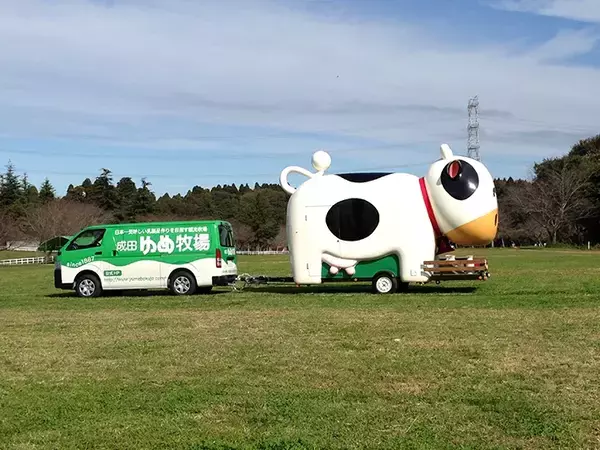 「「牛が道路に脱走してる！？」　思わず錯覚する車のビジュアルに「笑った」」の画像