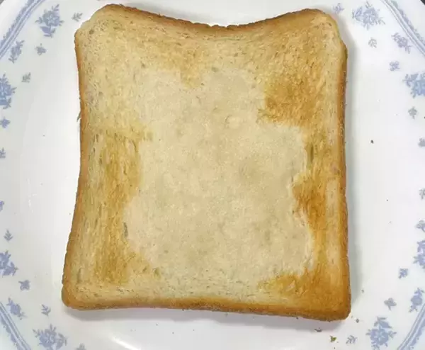 「トーストにレモン汁をかけると？　いつもの朝食が一瞬でおしゃれになるアレンジ」の画像