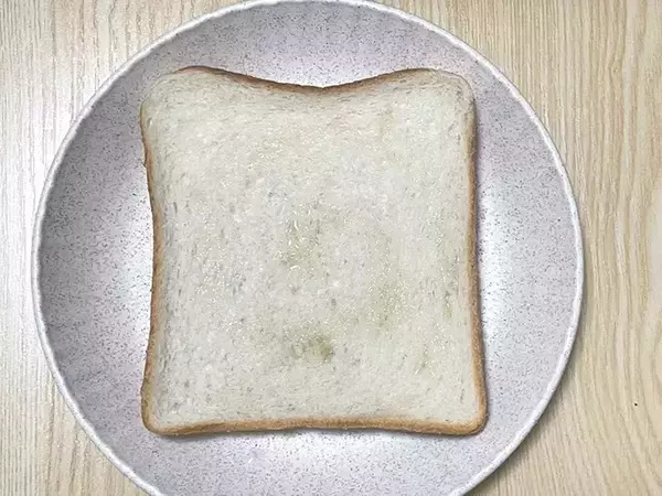 「トーストにレモン汁をかけると？　いつもの朝食が一瞬でおしゃれになるアレンジ」の画像