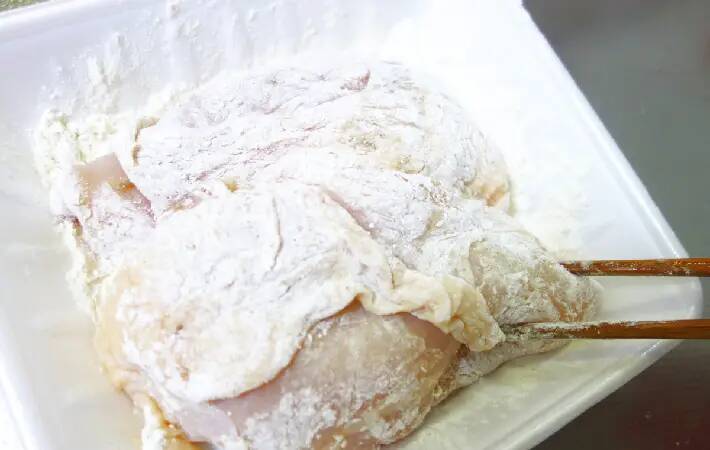 鶏むね肉はこう使う！　包丁いらずで驚くほどジューシーな絶品レシピ