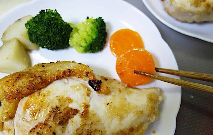 鶏むね肉はこう使う！　包丁いらずで驚くほどジューシーな絶品レシピ
