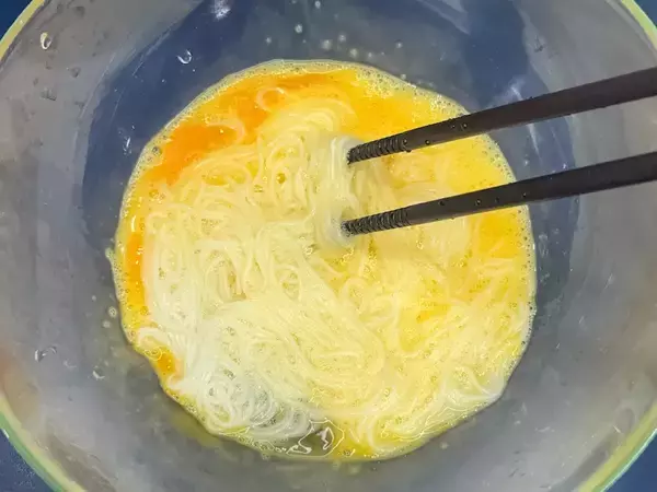 そうめんを『溶き卵』に混ぜてみて！　「あと一品」にも嬉しい簡単おかず【キッコーマンレシピ】