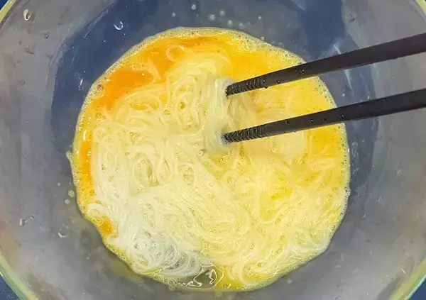 「そうめんを『溶き卵』に混ぜてみて！　「あと一品」にも嬉しい簡単おかず【キッコーマンレシピ】」の画像