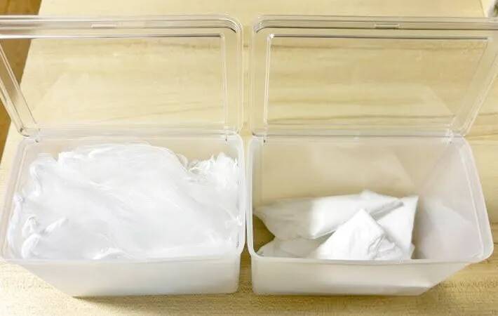 『ダイソー』の収納グッズを2つ使うだけ！　シンク下が快適になる活用ワザに「奥まで見えた」「カビにくい」