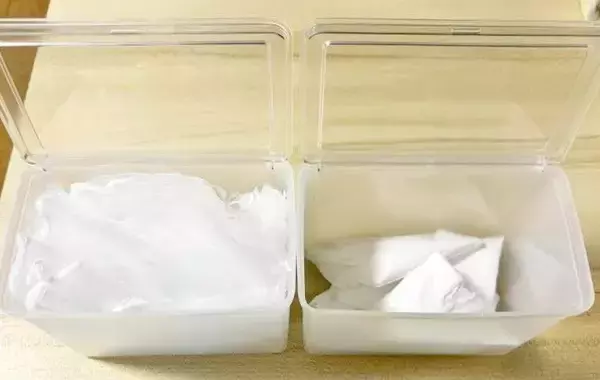 「『ダイソー』の収納グッズを2つ使うだけ！　シンク下が快適になる活用ワザに「奥まで見えた」「カビにくい」」の画像