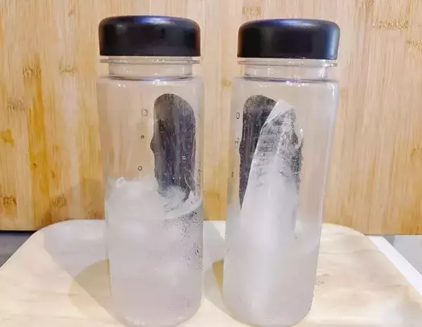 「水筒に入れる氷、たくさん入れるよりこっち！　自衛隊のアイデアを試したら「5時間半も残った！」」の画像