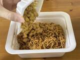 「「そんなことしていいの！？」　カップ焼きそばをアレンジすると、意外な結果に」の画像3