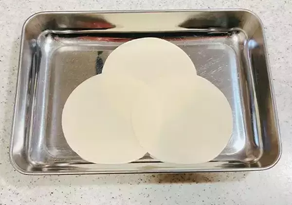 「餃子の皮3つで三角形を作って？　まさかの中身に驚きを隠せない」の画像