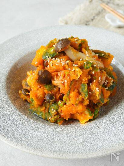 カボチャにキムチ！？　半信半疑で作ったら…箸が止まらない『やみつきサラダ』が完成【簡単レシピ】