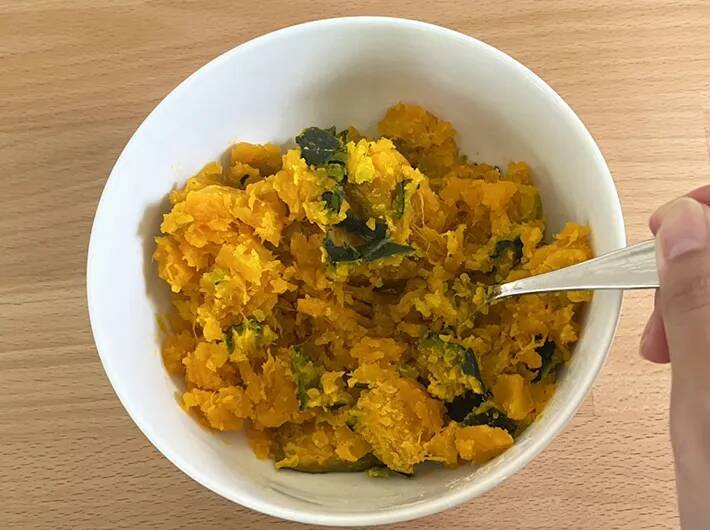 カボチャにキムチ！？　半信半疑で作ったら…箸が止まらない『やみつきサラダ』が完成【簡単レシピ】