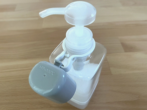 【100均グッズ】こんな仕掛けが…！　ダイソーの『残さず使えるエコボトル』が天才だった