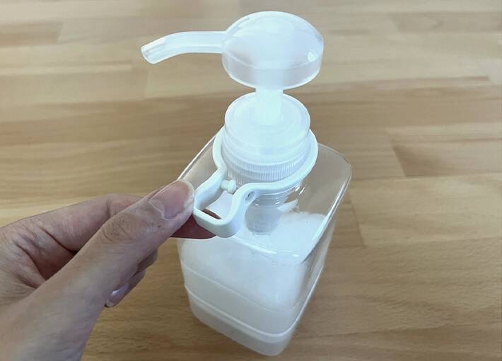 ダイソーの『ポンプボトル』の底を見ると？　最後まで使える“仕掛け”にびっくり