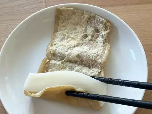 「『切り餅の食べ方』が家族に大好評！　くるっと巻いたのは、甘く煮た…？【簡単レシピ】」の画像